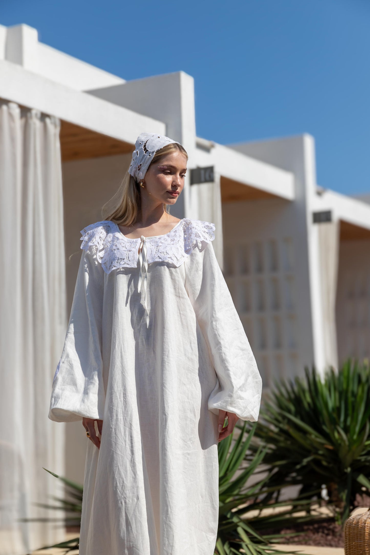 Balon Kollu Elişi Yakalıklı Romantik Beyaz Keten Elbise