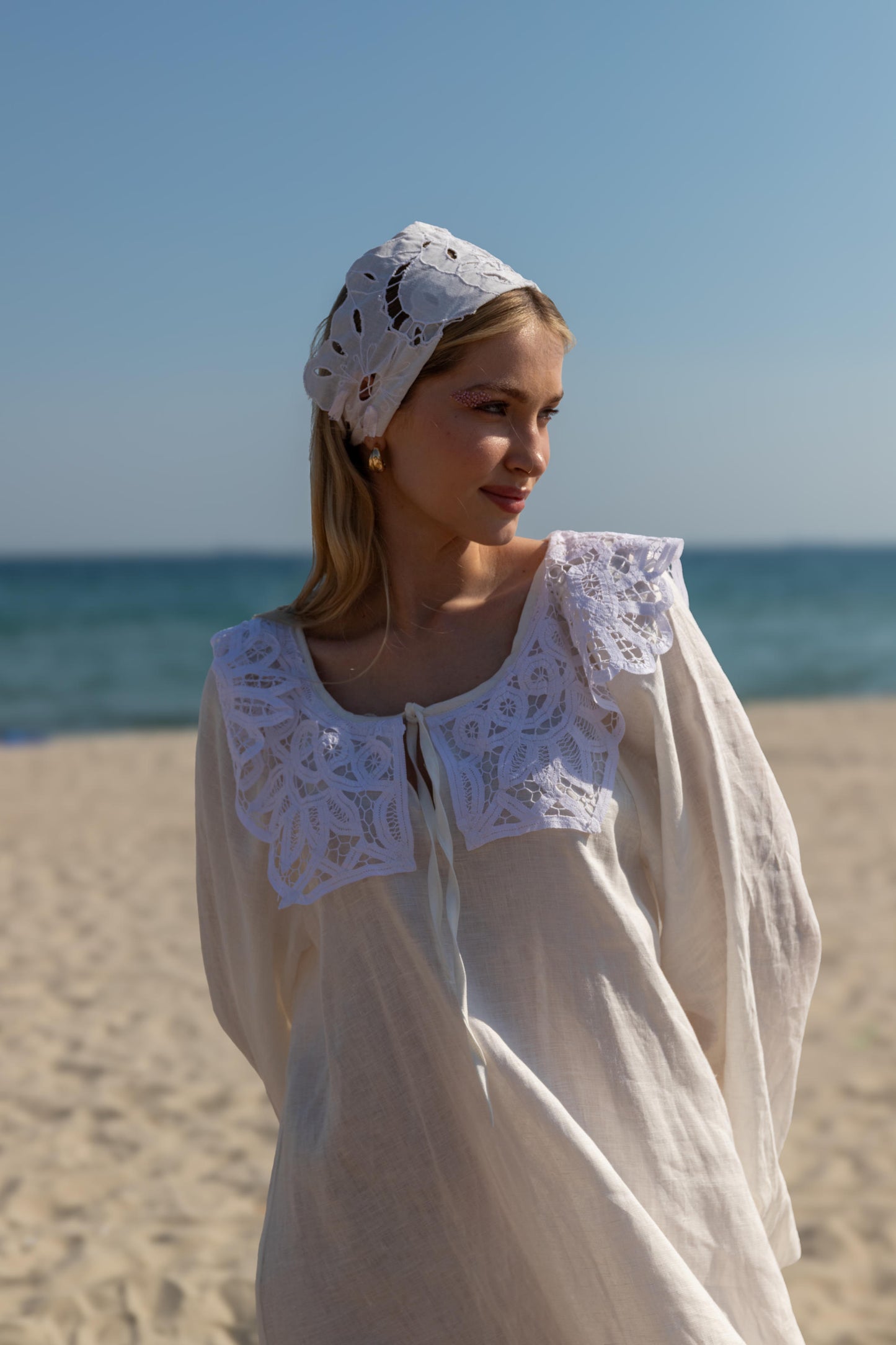 Balon Kollu Elişi Yakalıklı Romantik Beyaz Keten Elbise