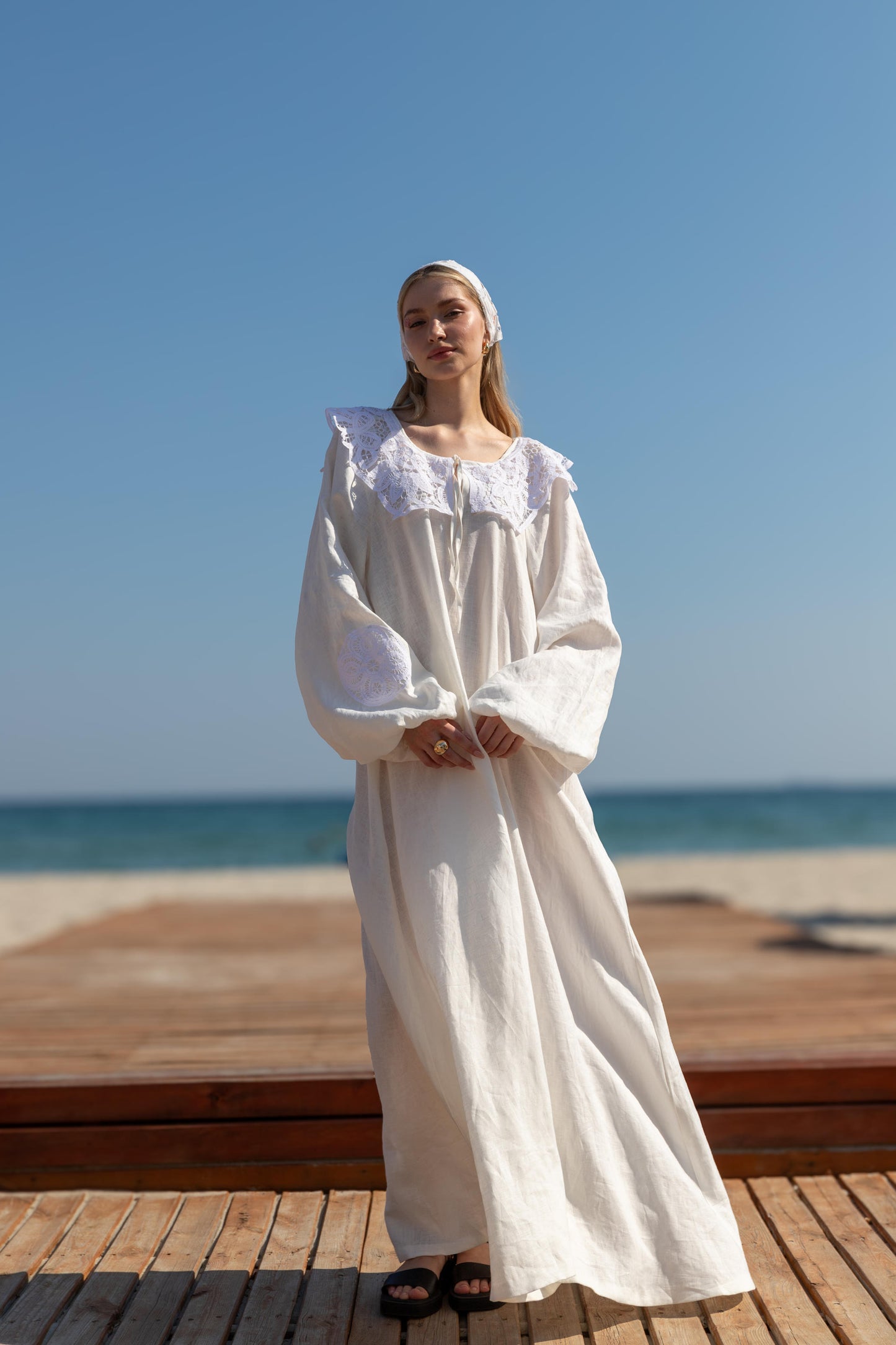 Balon Kollu Elişi Yakalıklı Romantik Beyaz Keten Elbise