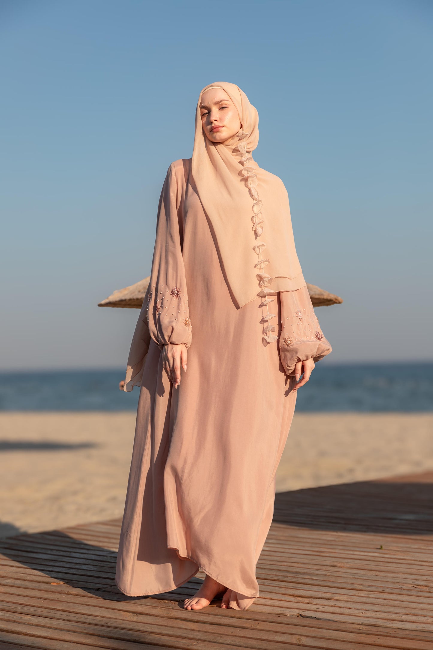 Kristal Ve İncilerle El İşlemeli Balon Kol Abaya Elbise Altın Pembe