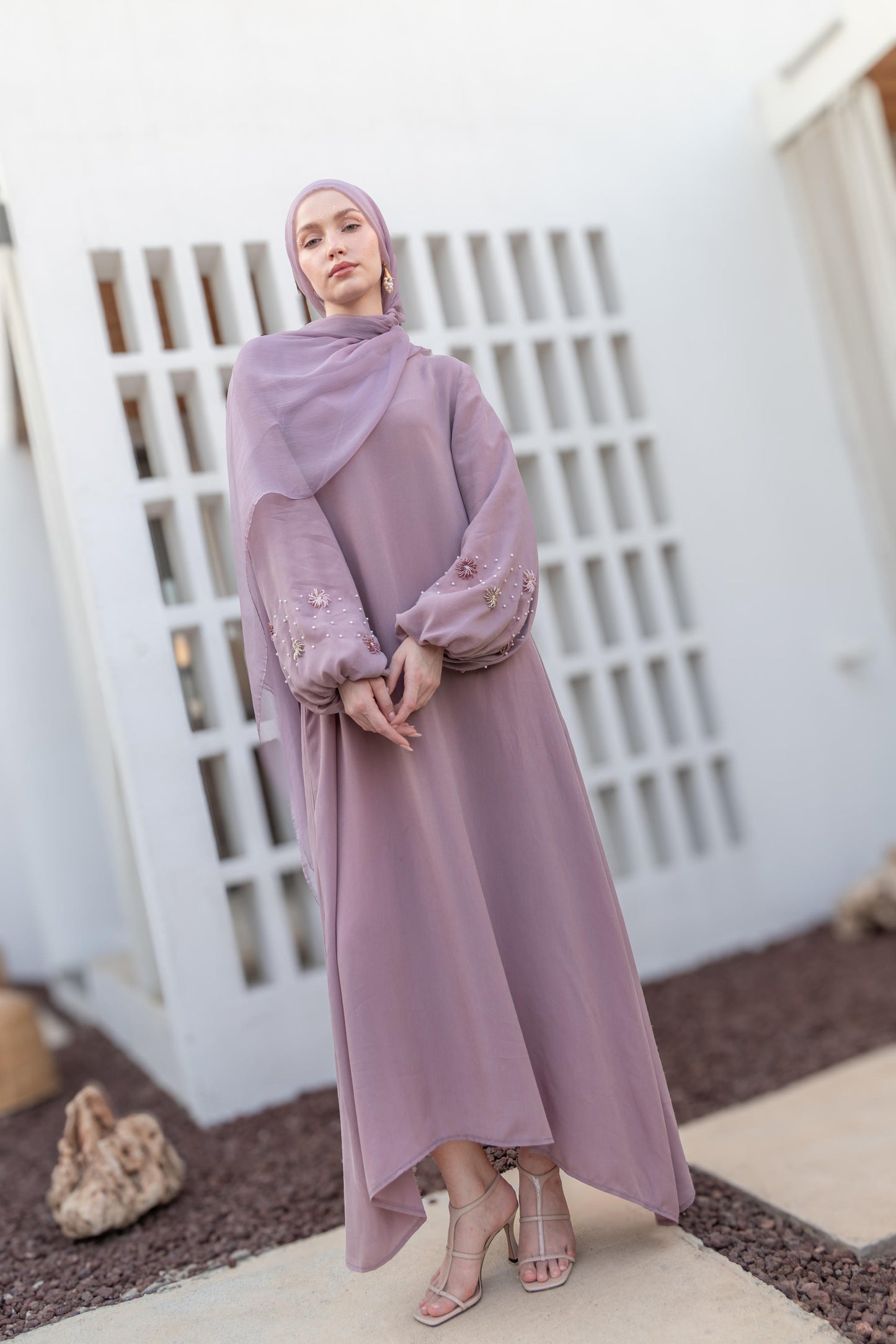 Kristal Ve İncilerle El İşlemeli Balon Kol Abaya Elbise Altın Lila