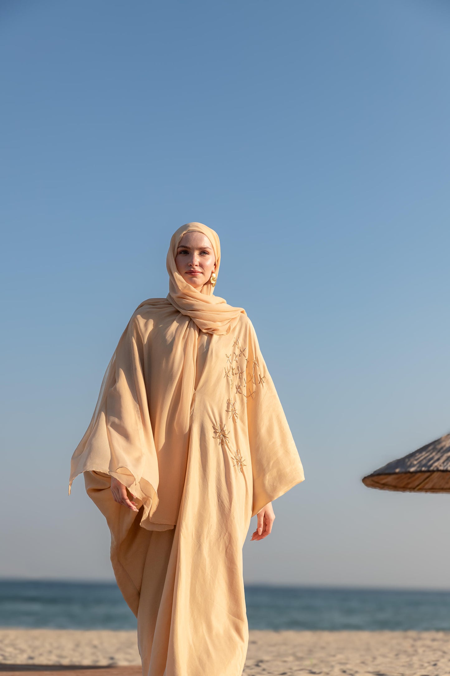 El İşlemeli Desert Glow Abaya Elbise